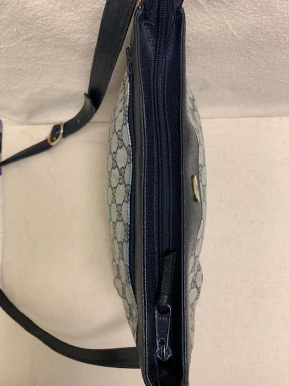 Vintage Gucci Navy GG supreme canvas crossbody bag - Picture 5 of 14
